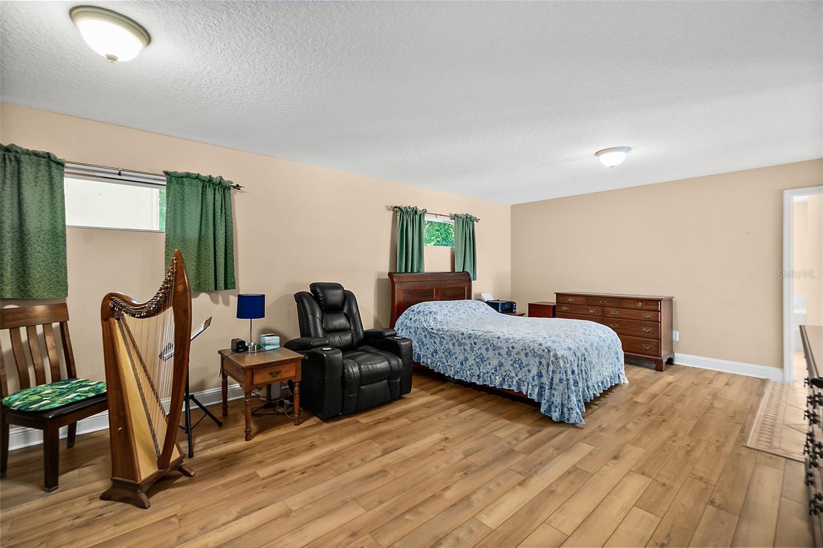 Image 35 of 43 For 18 Rykill Way