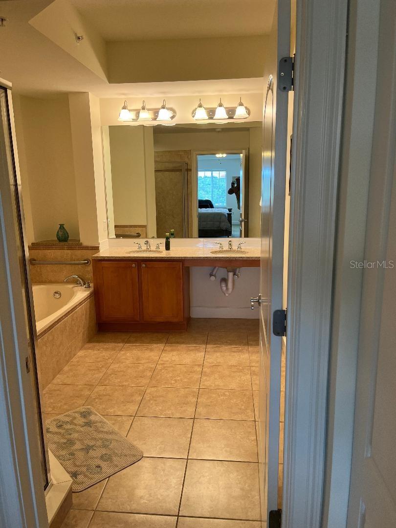 Image 22 of 47 For 102 Yacht Harbor Drive 375