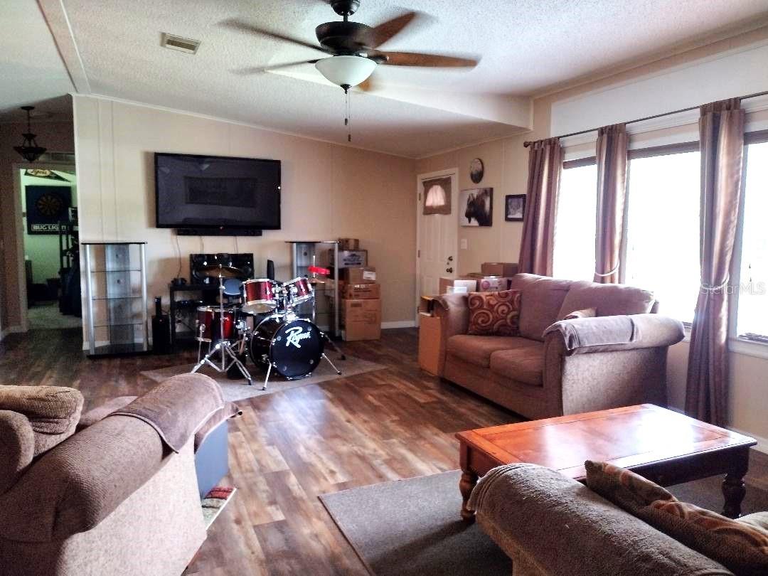 Image 4 of 26 For 1537 Bayberry Street