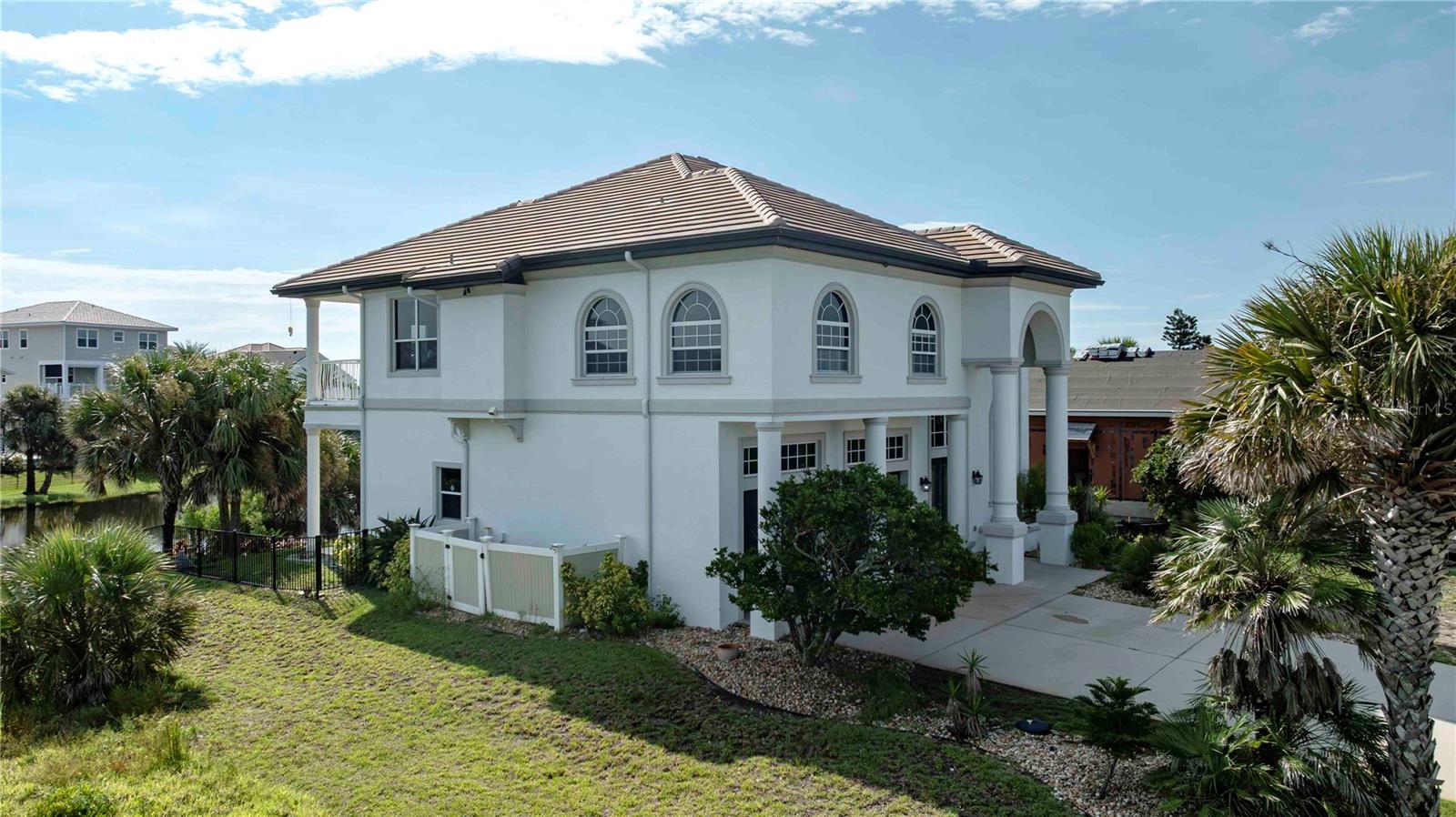 Image 35 of 54 For 17 Mahoe Drive S