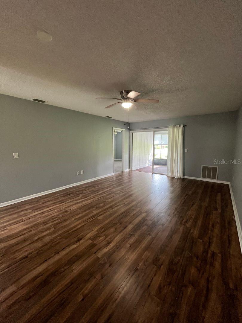 Image 11 of 29 For 22 Kings Colony Court