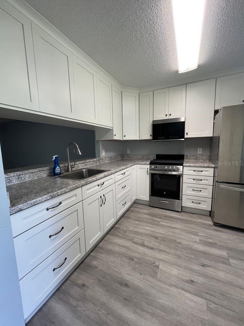 Image 6 of 29 For 22 Kings Colony Court