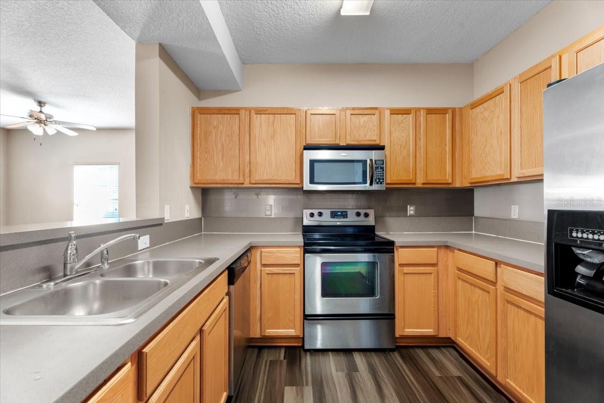 Image 12 of 48 For 575 Oakleaf Plantation Parkway 901