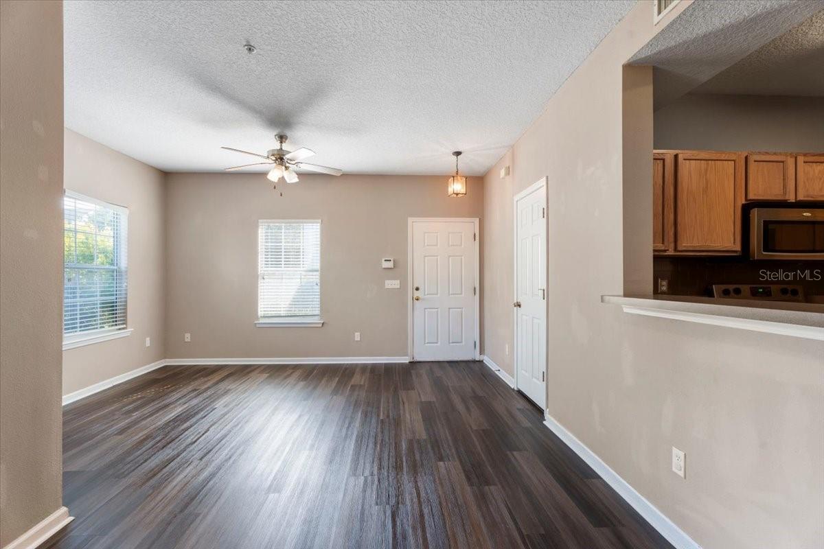 Image 5 of 48 For 575 Oakleaf Plantation Parkway 901