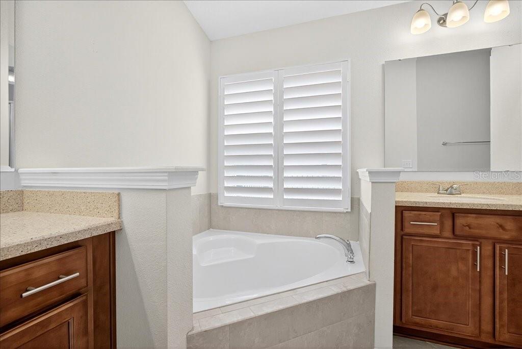 Image 37 of 56 For 50 Country Club Harbor Circle