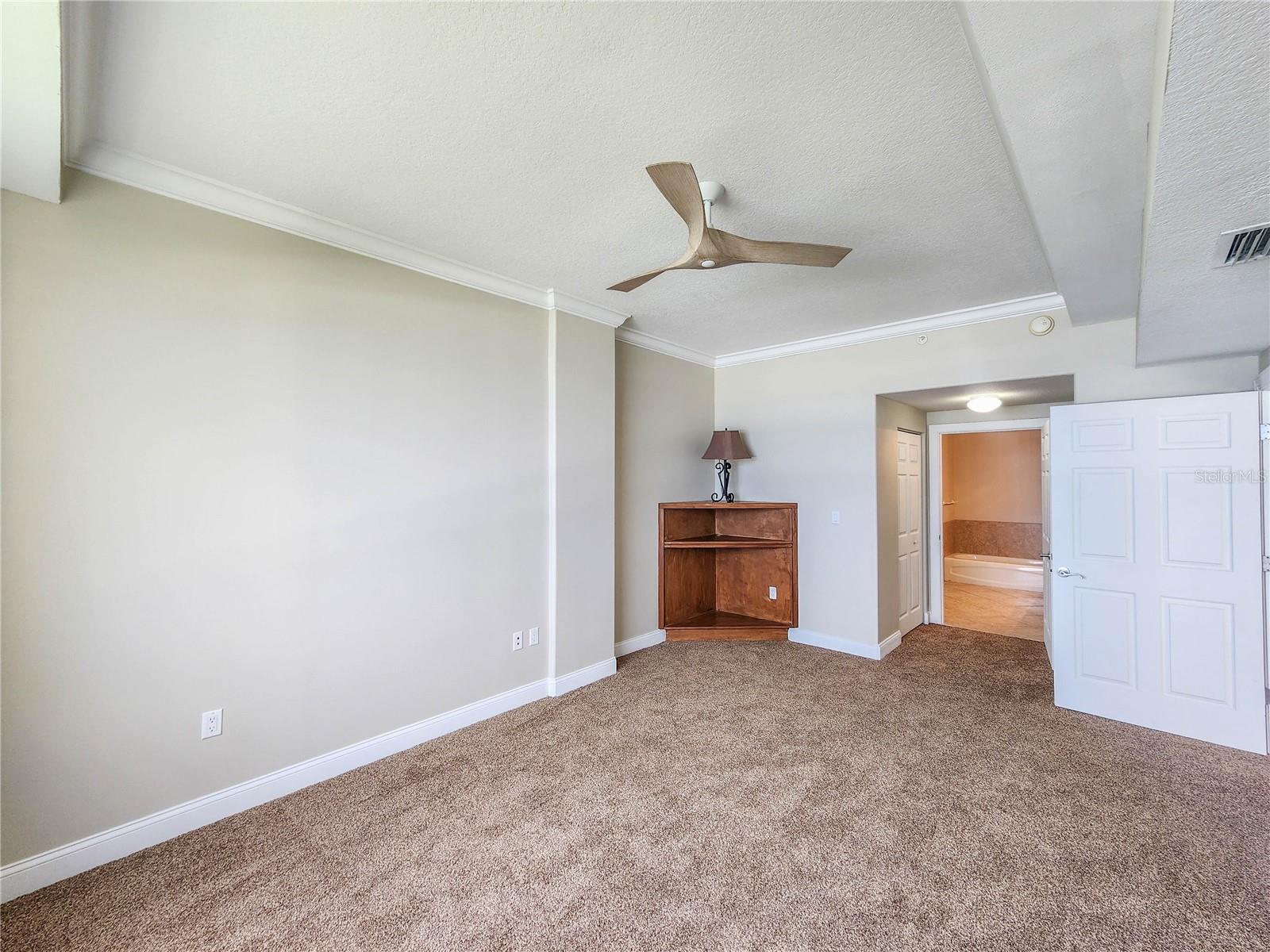 Image 19 of 32 For 60 Surfview Drive 814