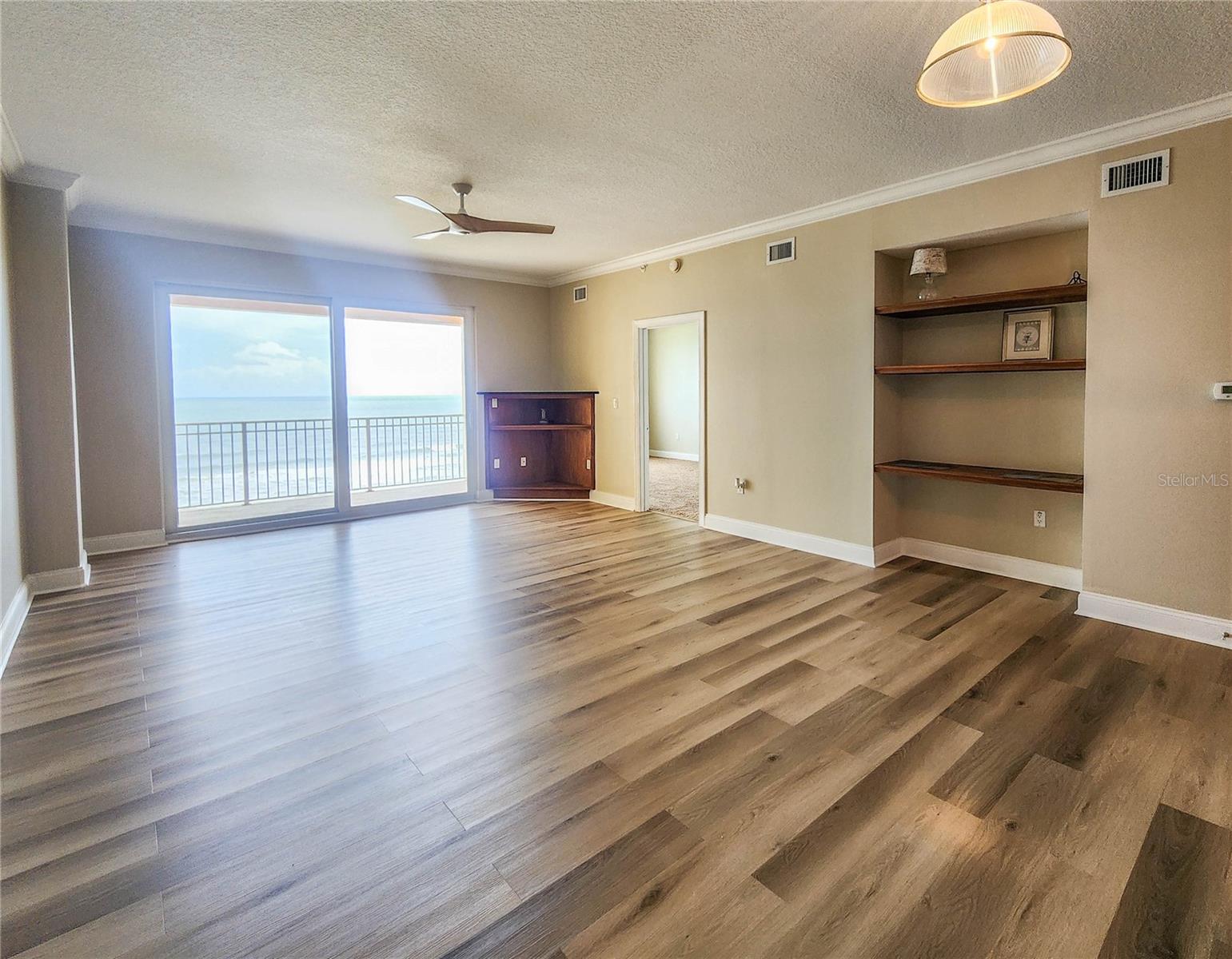 Image 3 of 32 For 60 Surfview Drive 814