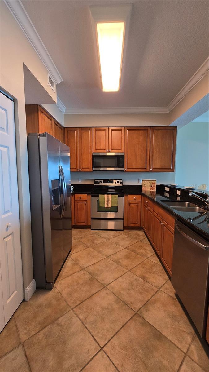 Image 4 of 32 For 60 Surfview Drive 814