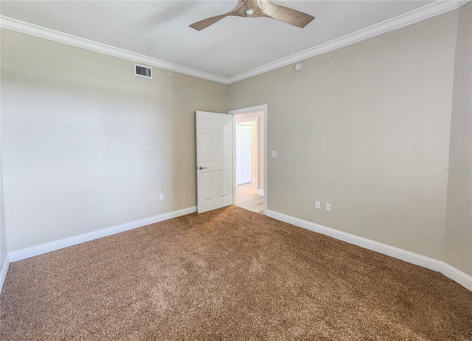Image 6 of 32 For 60 Surfview Drive 814