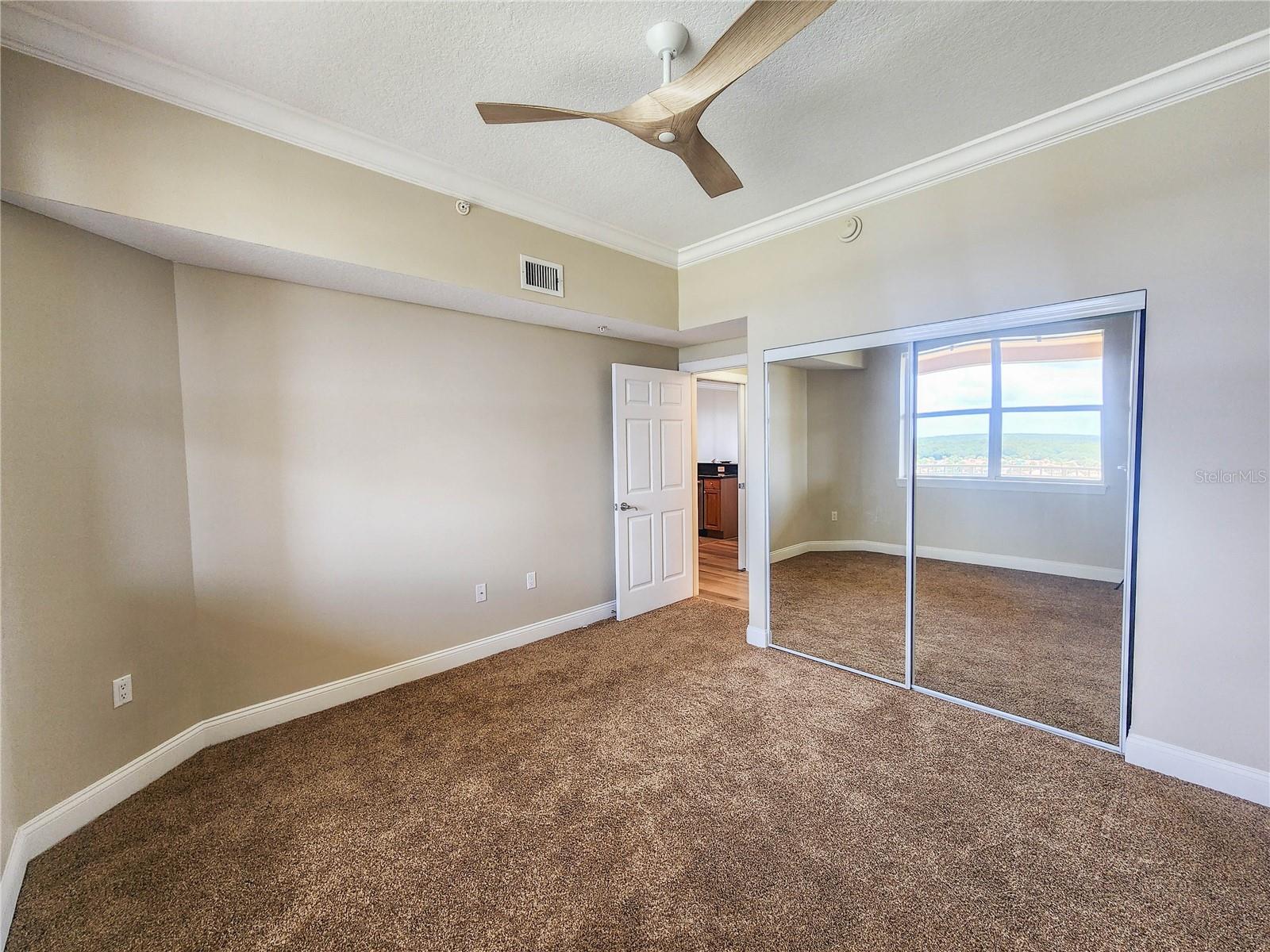 Image 8 of 32 For 60 Surfview Drive 814