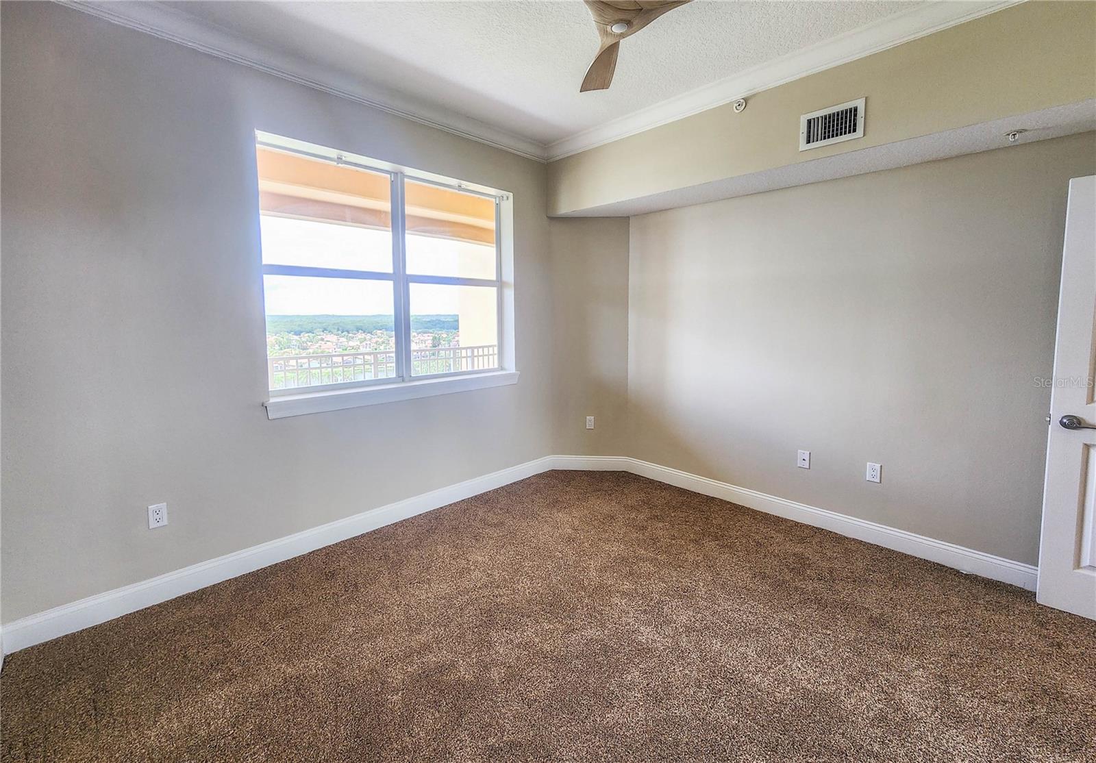 Image 9 of 32 For 60 Surfview Drive 814