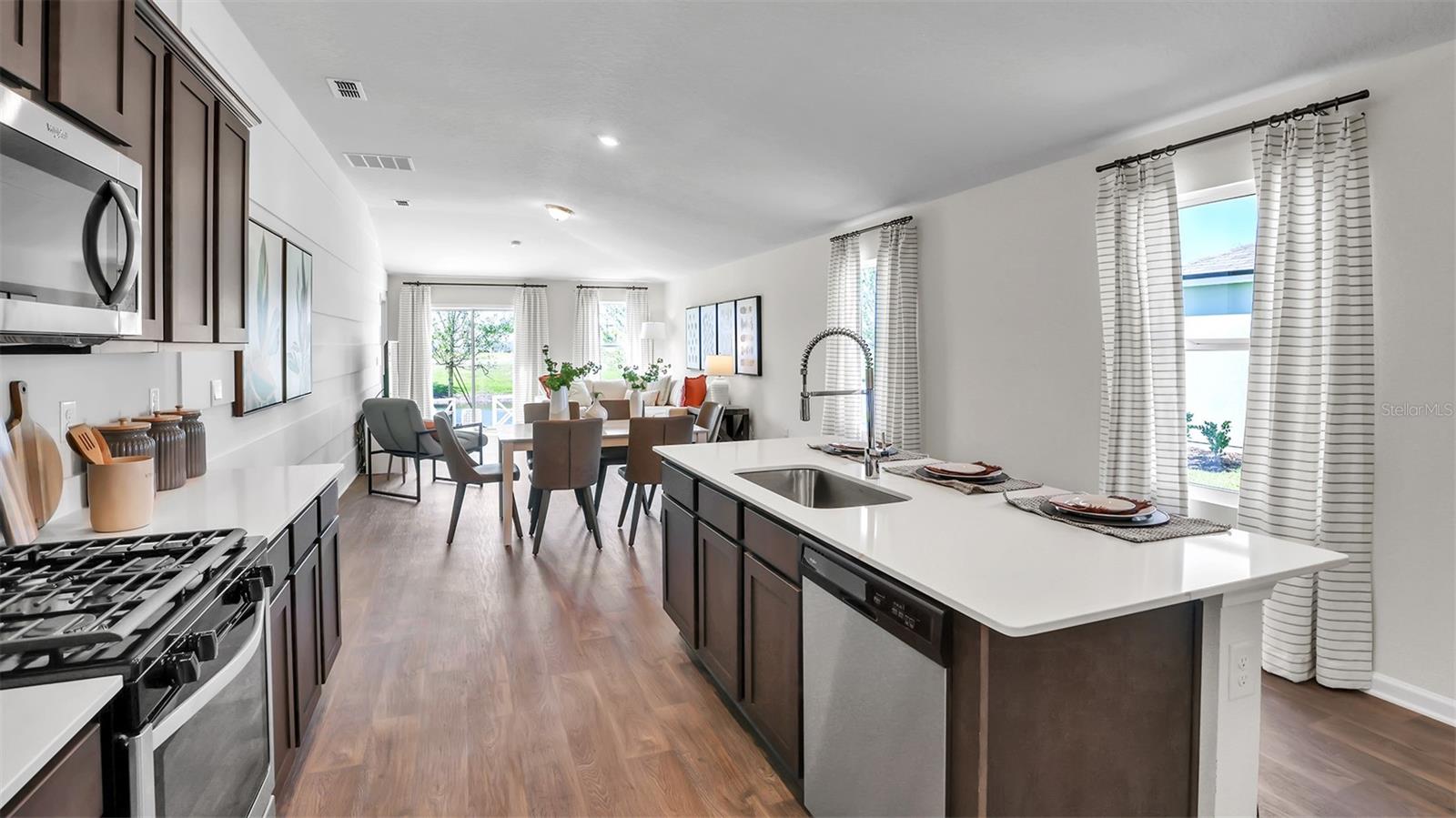 Image 4 of 58 For 62 Nervion Way