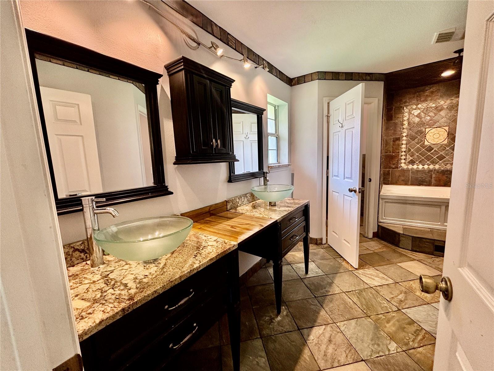 Image 21 of 40 For 12 Regency Drive