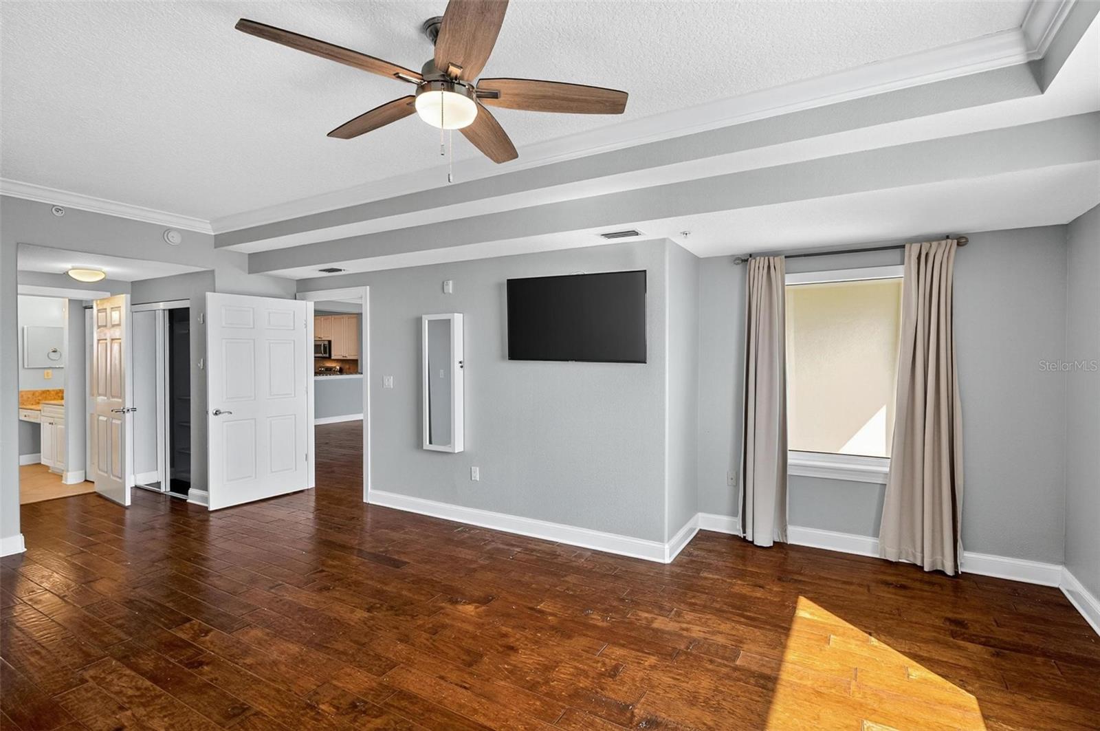 Image 32 of 88 For 60 Surfview Drive 319