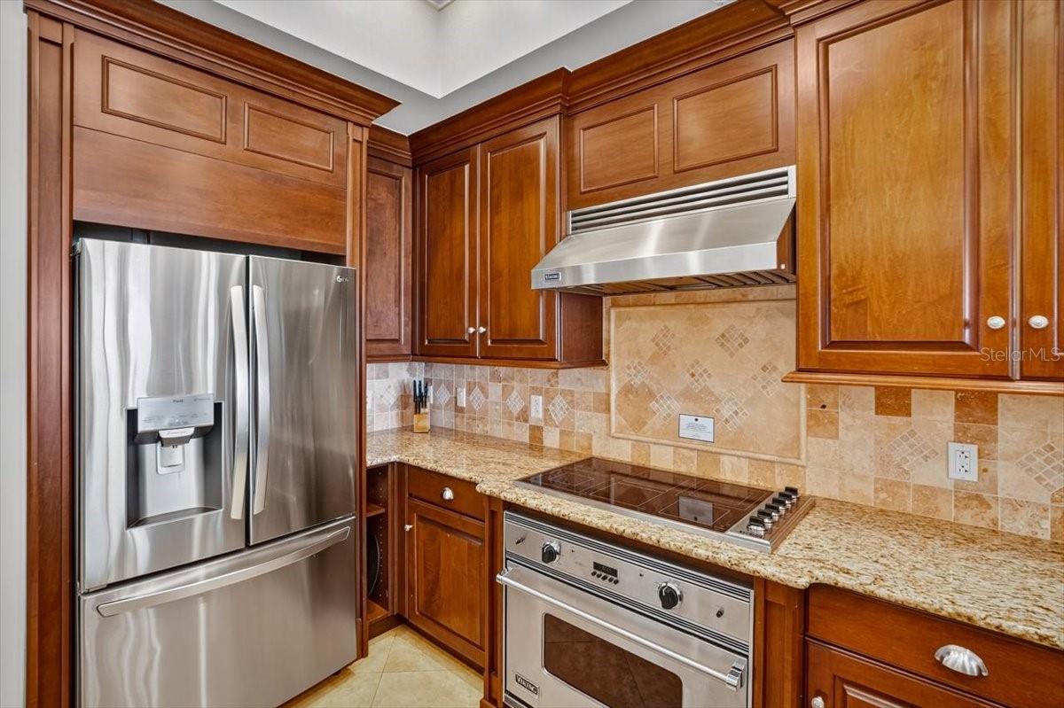 Image 10 of 65 For 200 Ocean Crest Drive 646