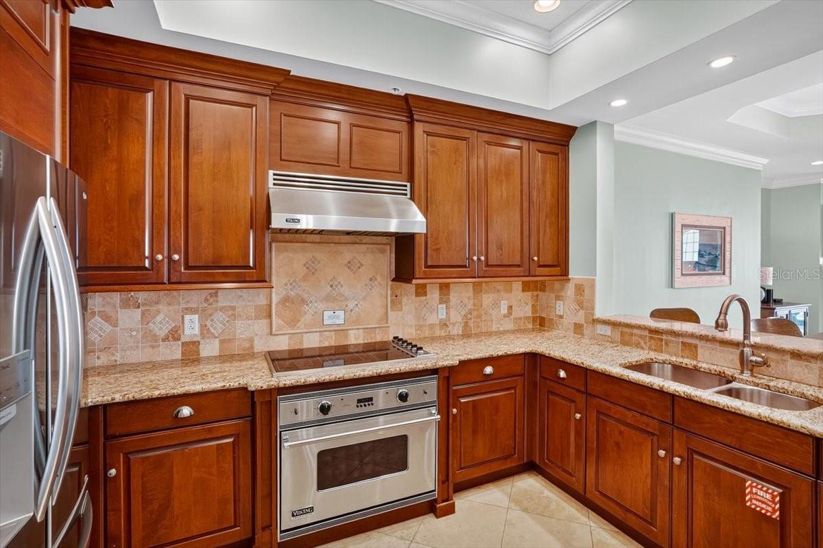 Image 11 of 65 For 200 Ocean Crest Drive 646