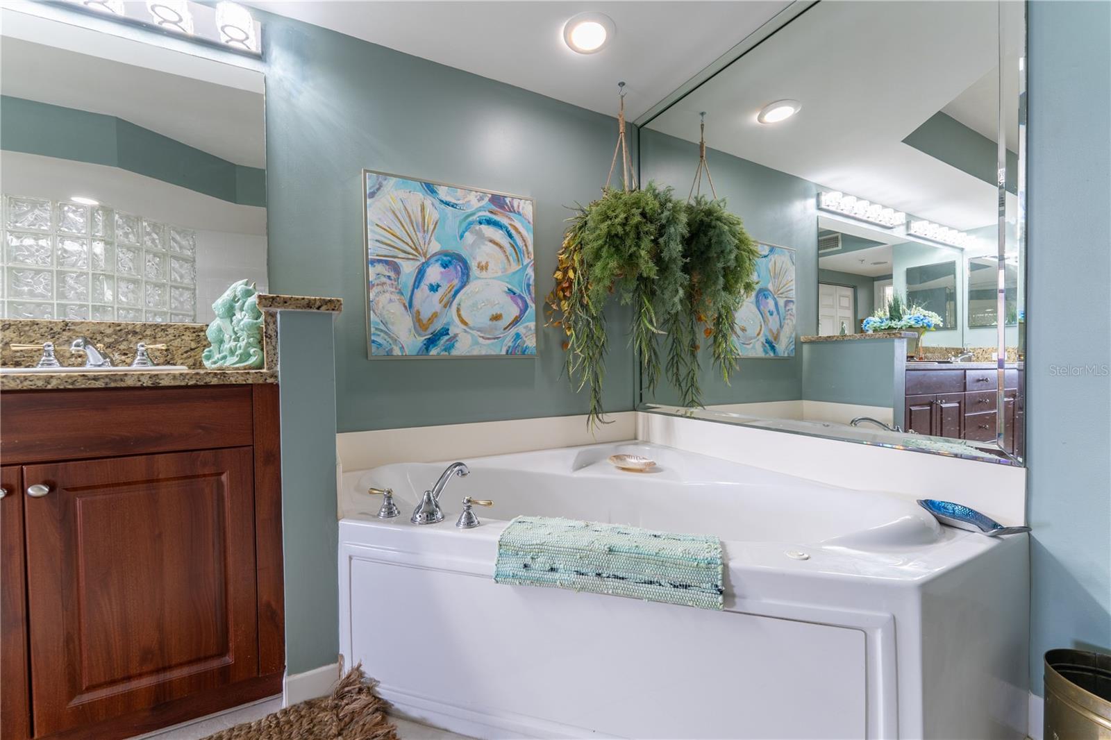 Image 21 of 40 For 3315 Atlantic Avenue  806