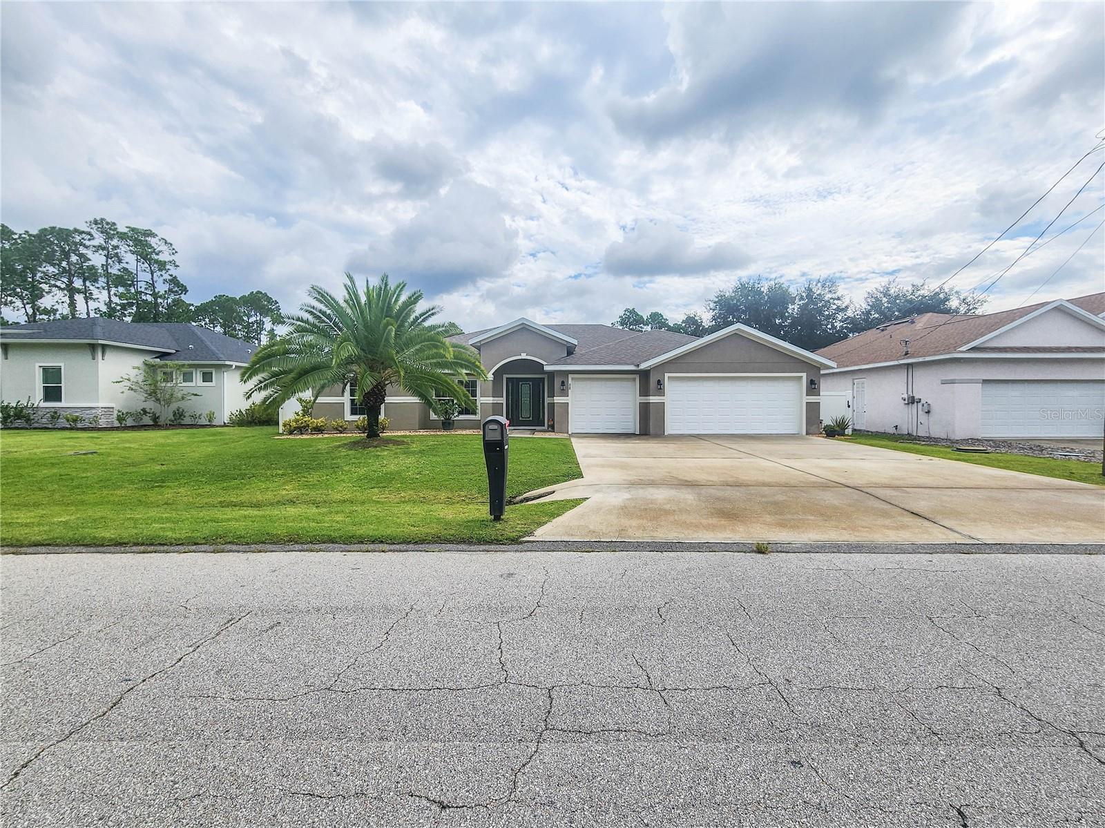 Image 4 of 66 For 88 Lancelot Drive