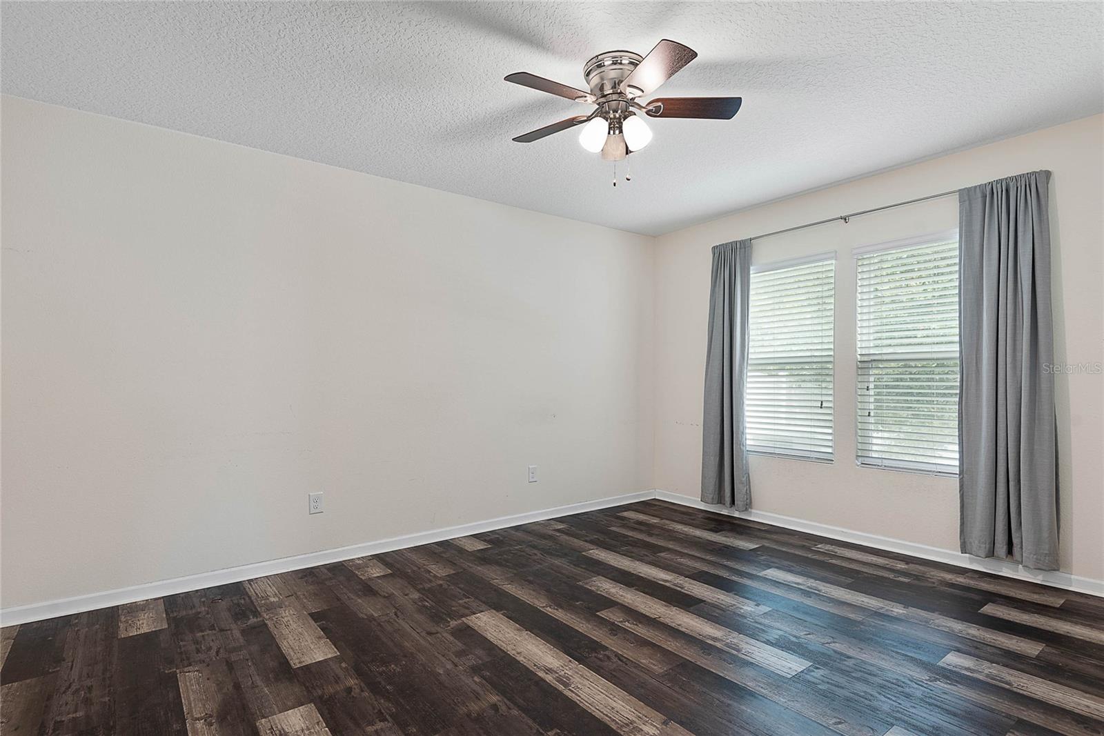 Image 11 of 37 For 132 Fairway Court