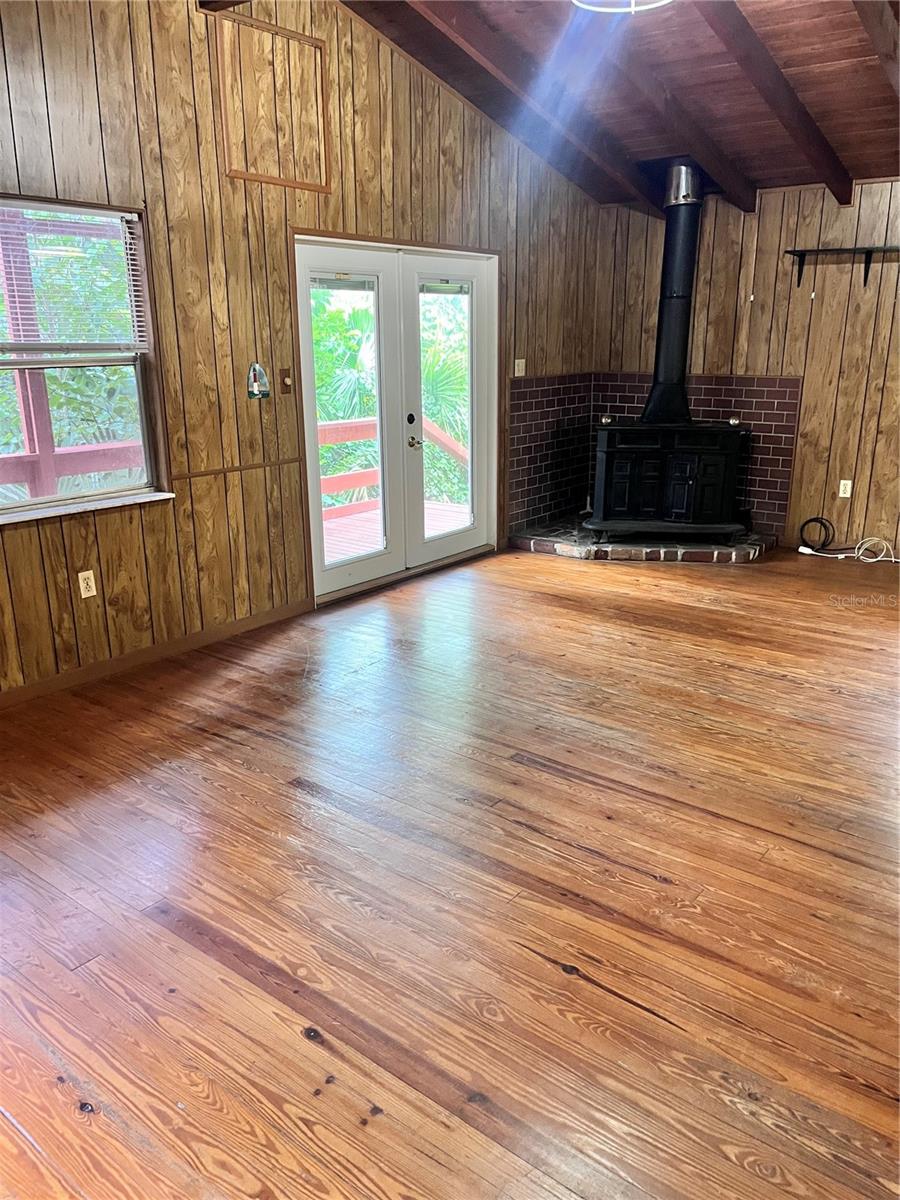 Image 3 of 6 For 2027 Daytona Avenue