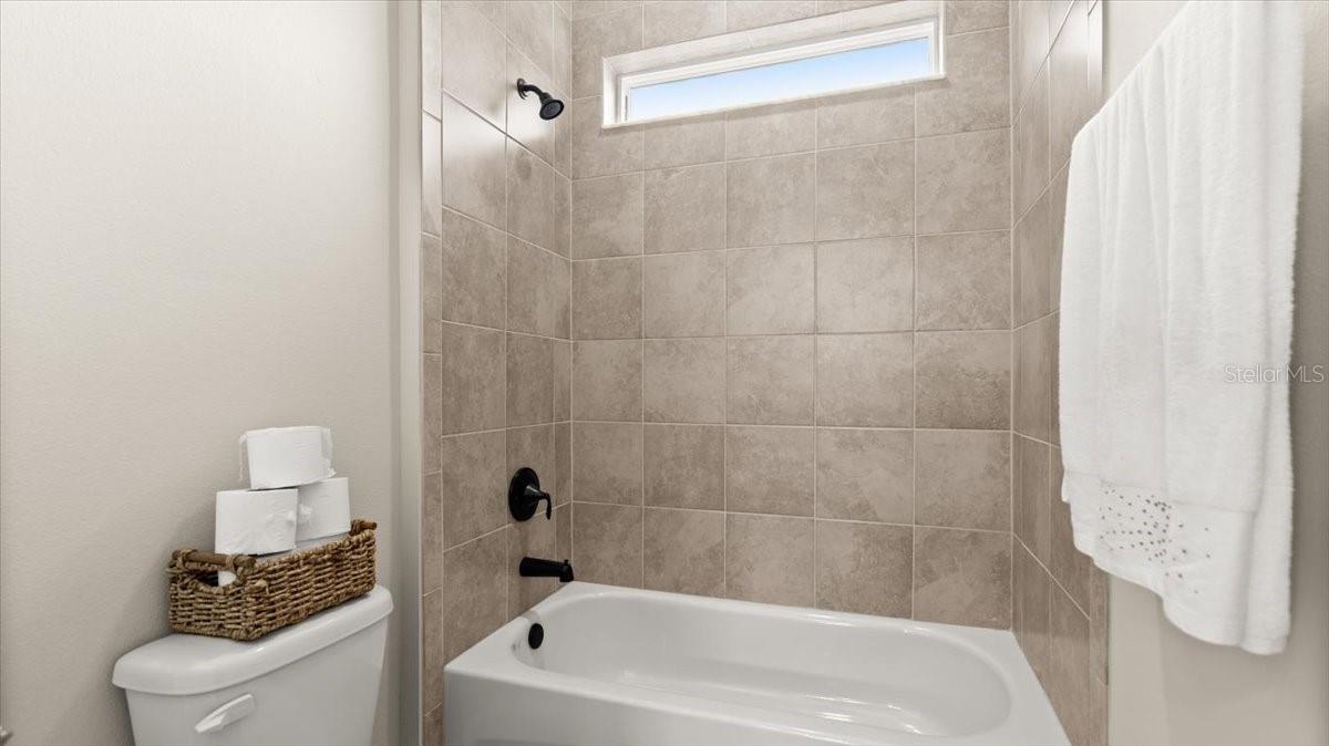 Image 29 of 42 For 29 Old Oak Drive S