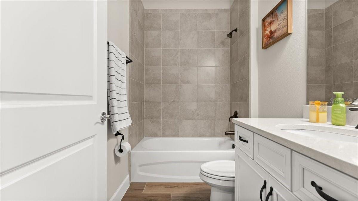 Image 33 of 42 For 29 Old Oak Drive S