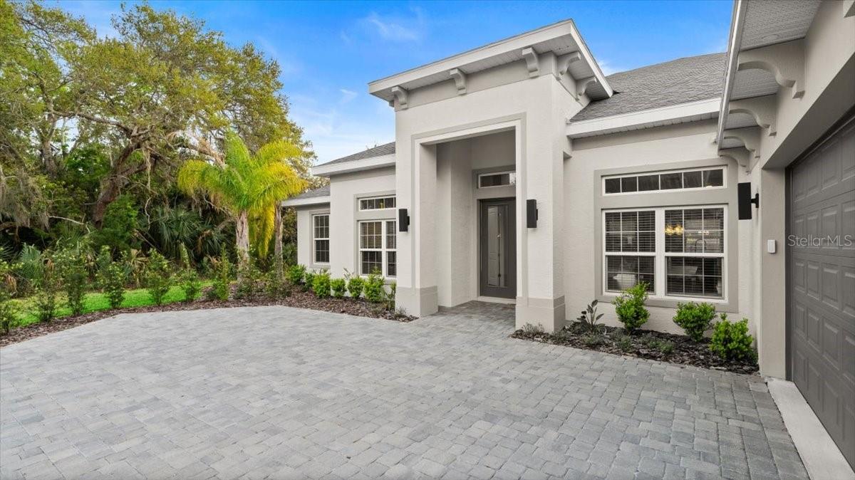 Image 4 of 42 For 29 Old Oak Drive S