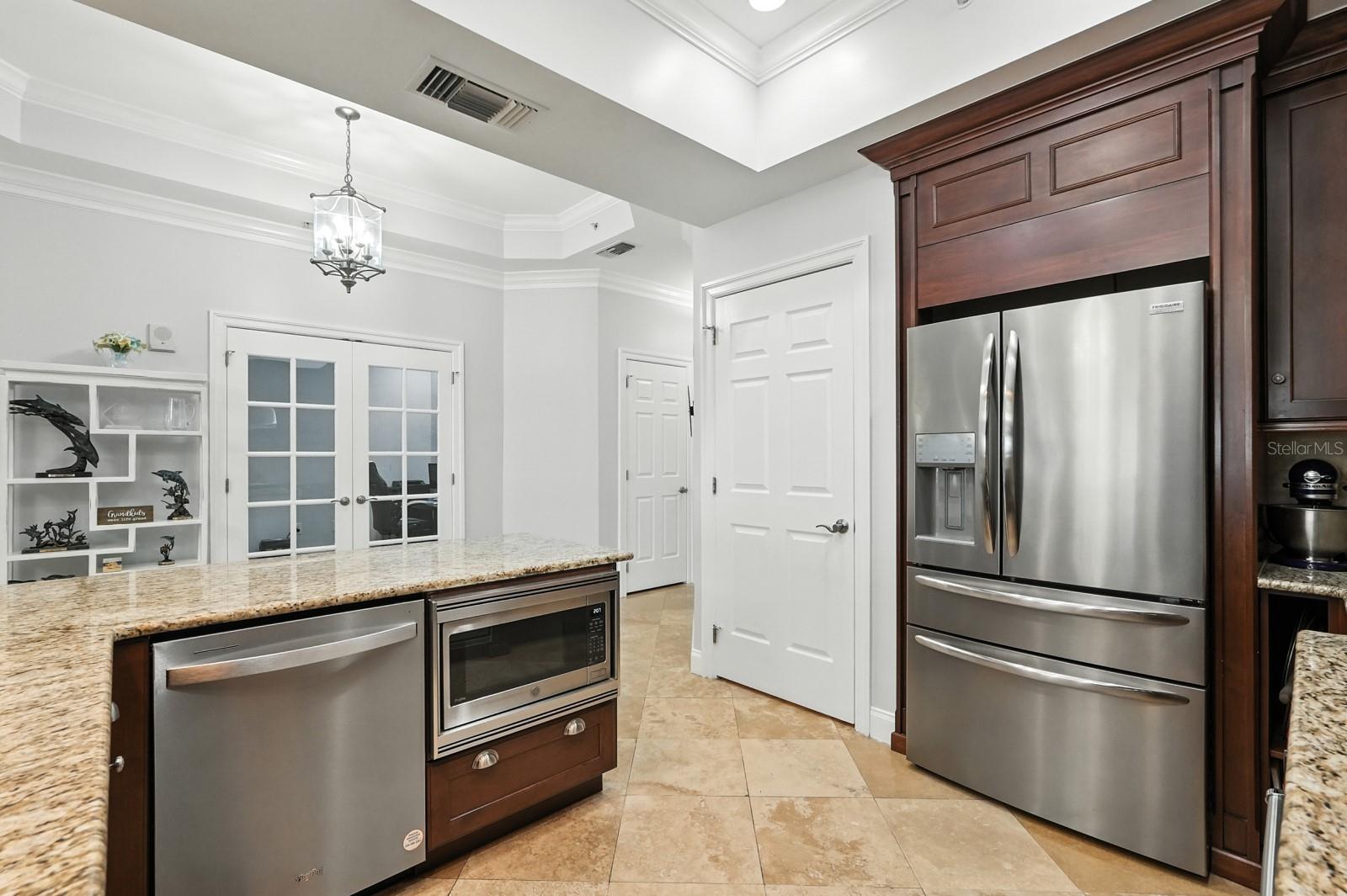 Image 21 of 74 For 200 Ocean Crest Drive Unit 655