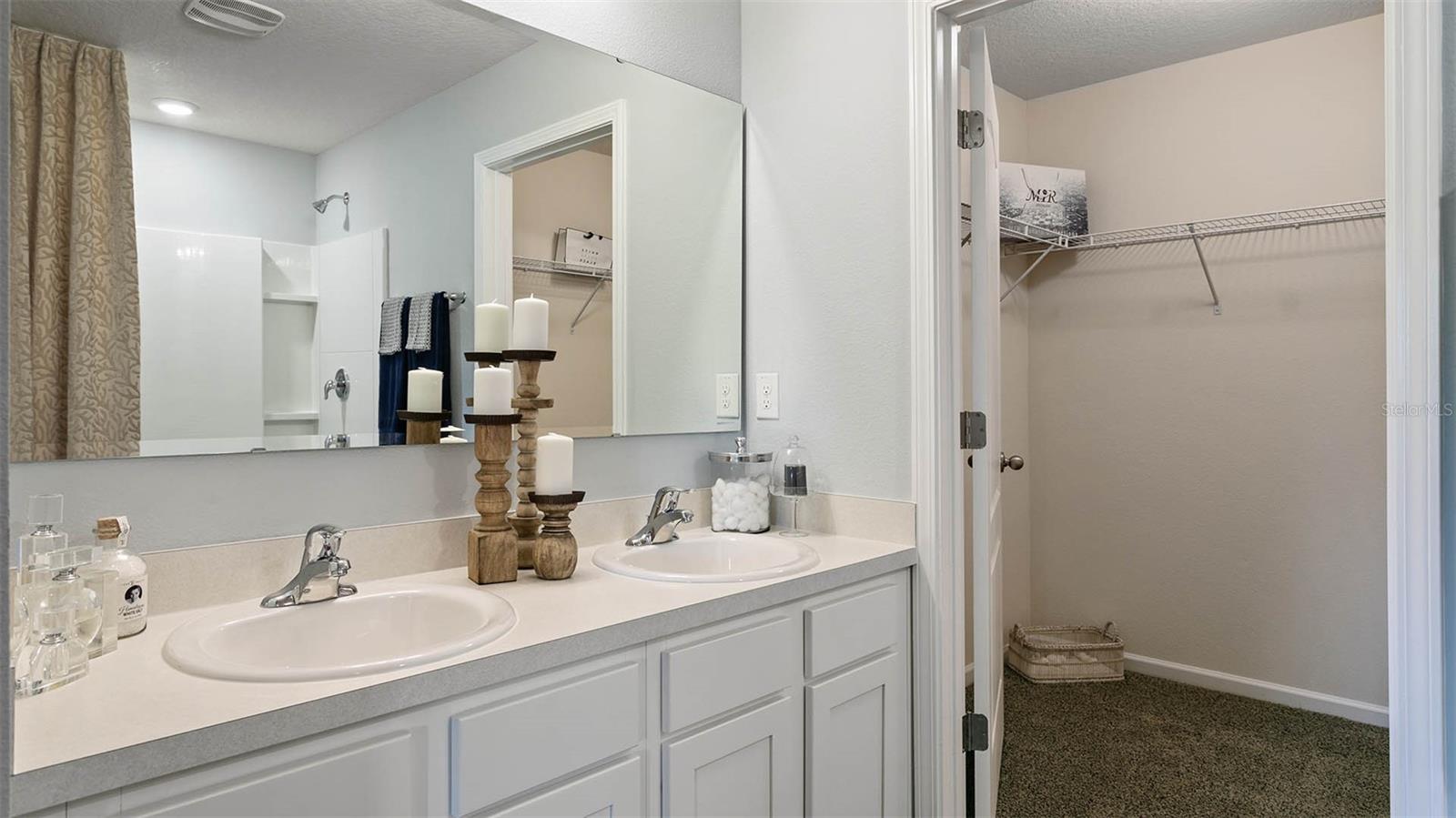 Image 15 of 60 For 585 Orellana Road