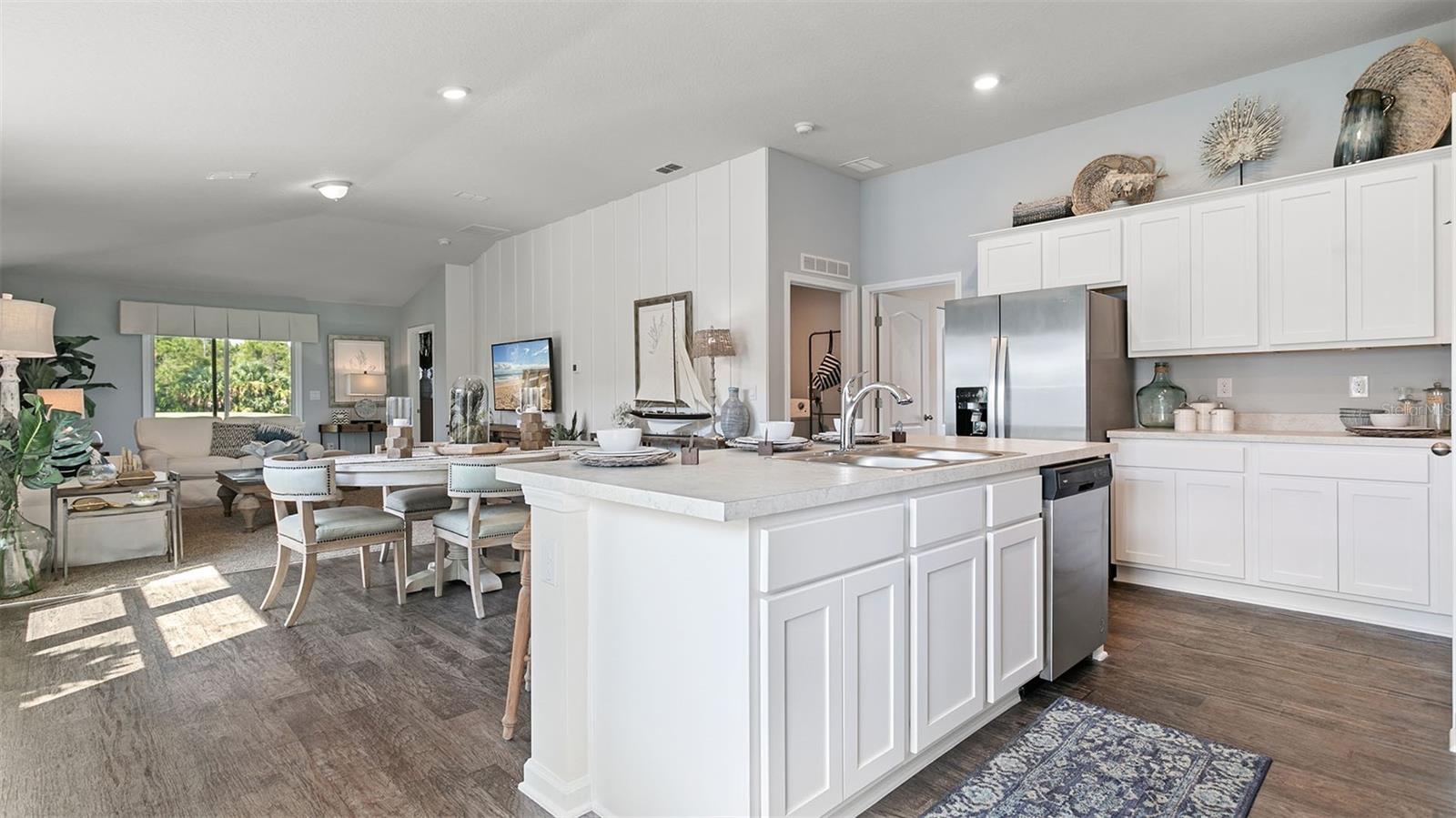 Image 5 of 60 For 585 Orellana Road