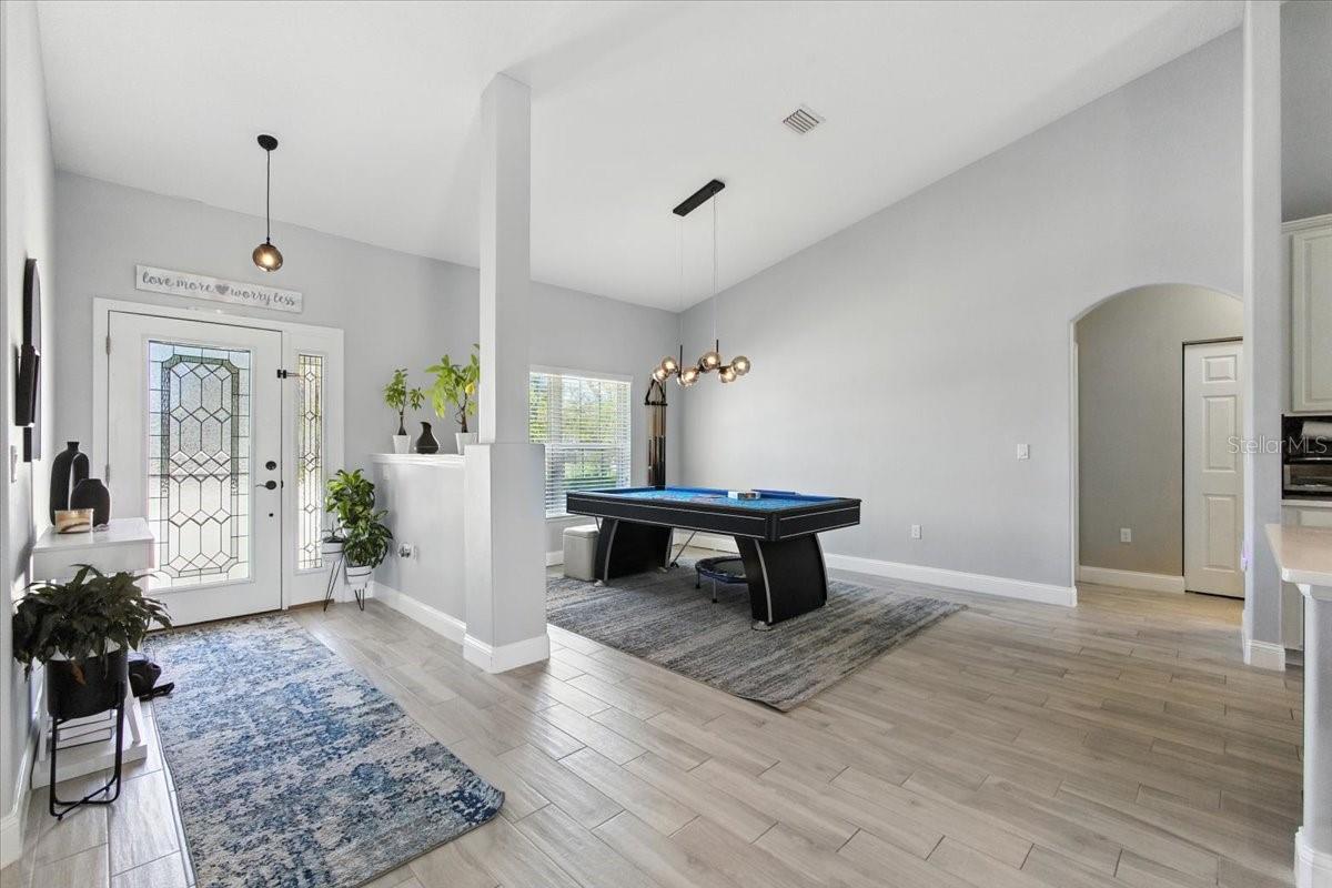 Image 10 of 52 For 27 Collingdale Court