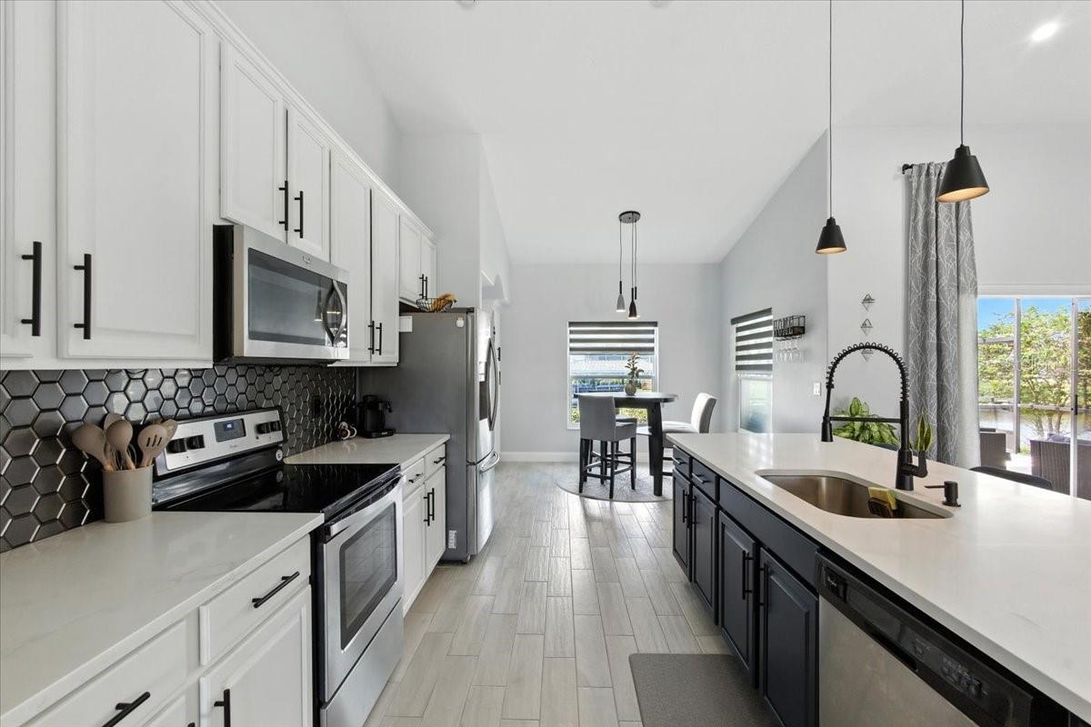 Image 14 of 52 For 27 Collingdale Court