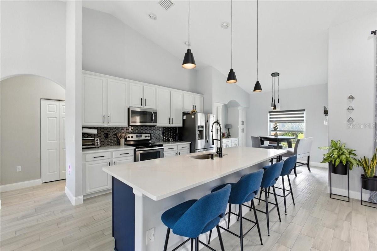 Image 16 of 52 For 27 Collingdale Court