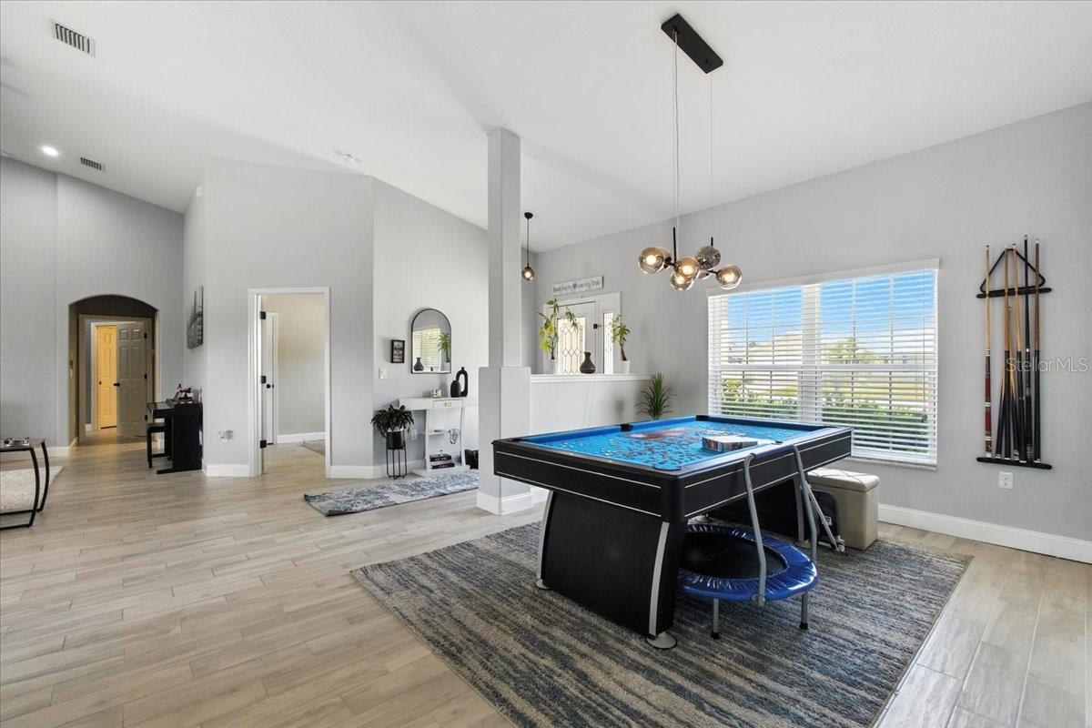 Image 20 of 52 For 27 Collingdale Court