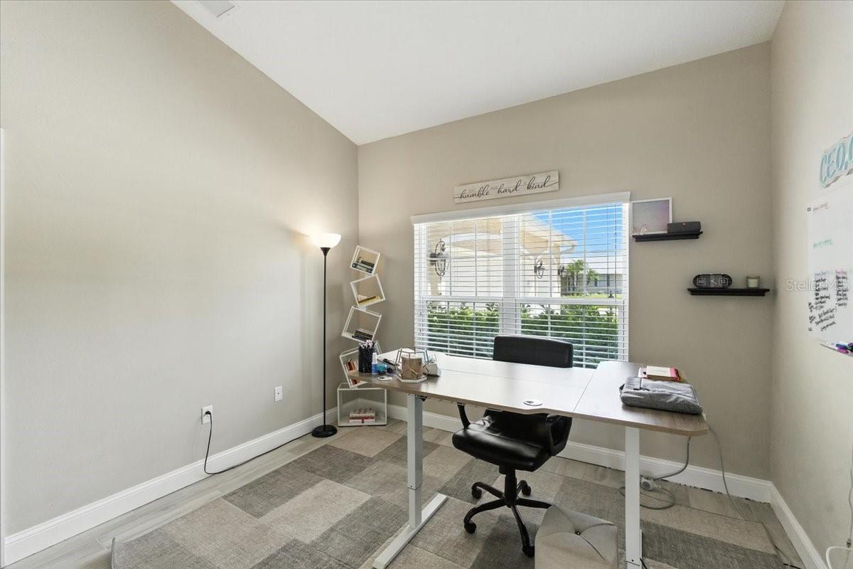 Image 23 of 52 For 27 Collingdale Court