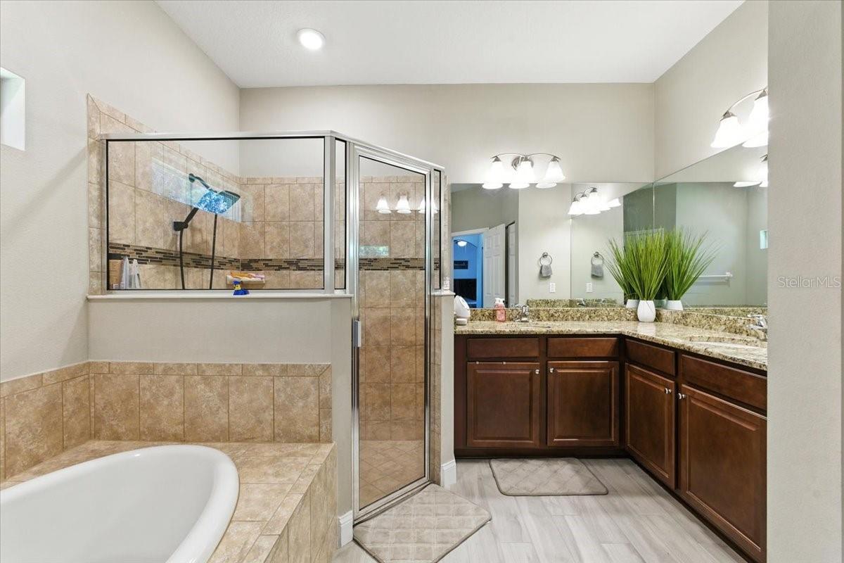 Image 28 of 52 For 27 Collingdale Court