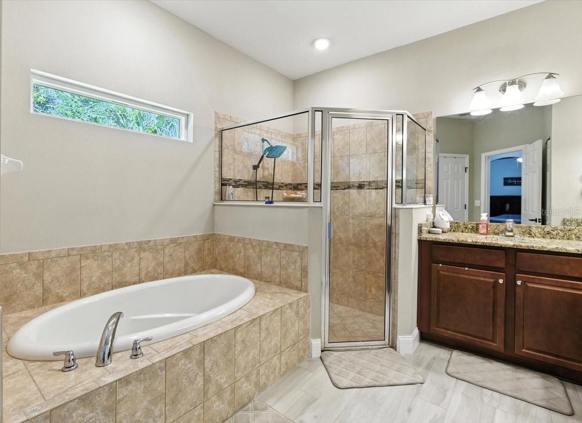 Image 30 of 52 For 27 Collingdale Court