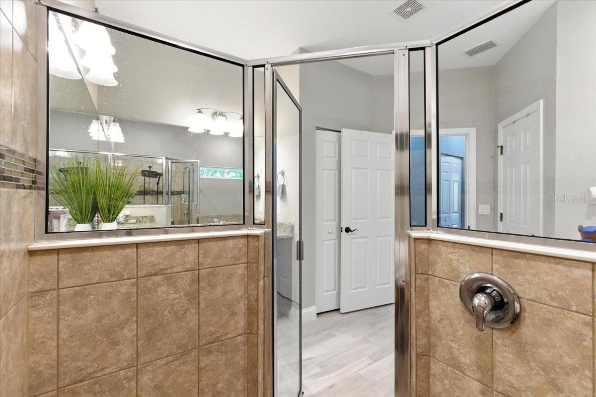 Image 31 of 52 For 27 Collingdale Court