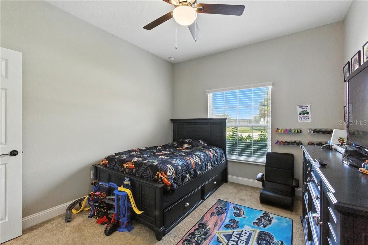 Image 37 of 52 For 27 Collingdale Court