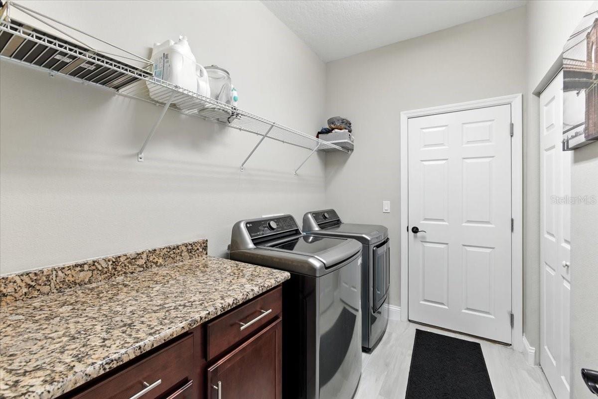 Image 39 of 52 For 27 Collingdale Court