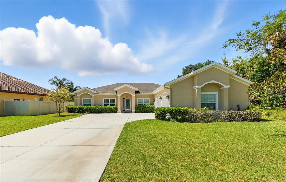 Image 4 of 52 For 27 Collingdale Court