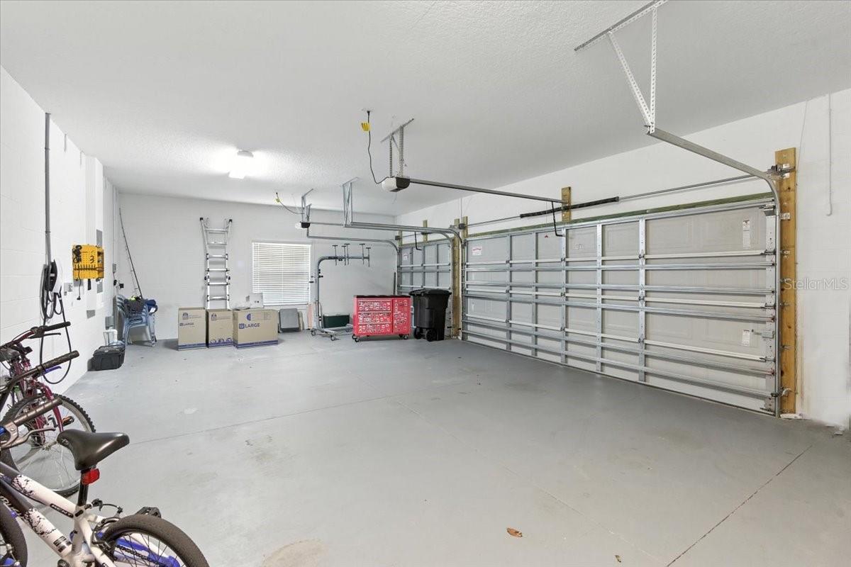 Image 40 of 52 For 27 Collingdale Court