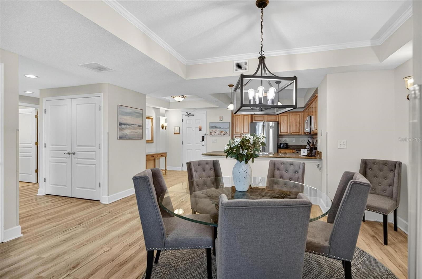 Image 13 of 82 For 200 Ocean Crest Drive 606