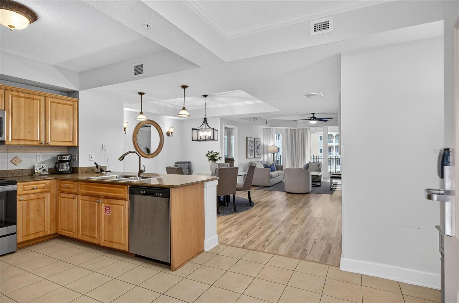 Image 15 of 82 For 200 Ocean Crest Drive 606