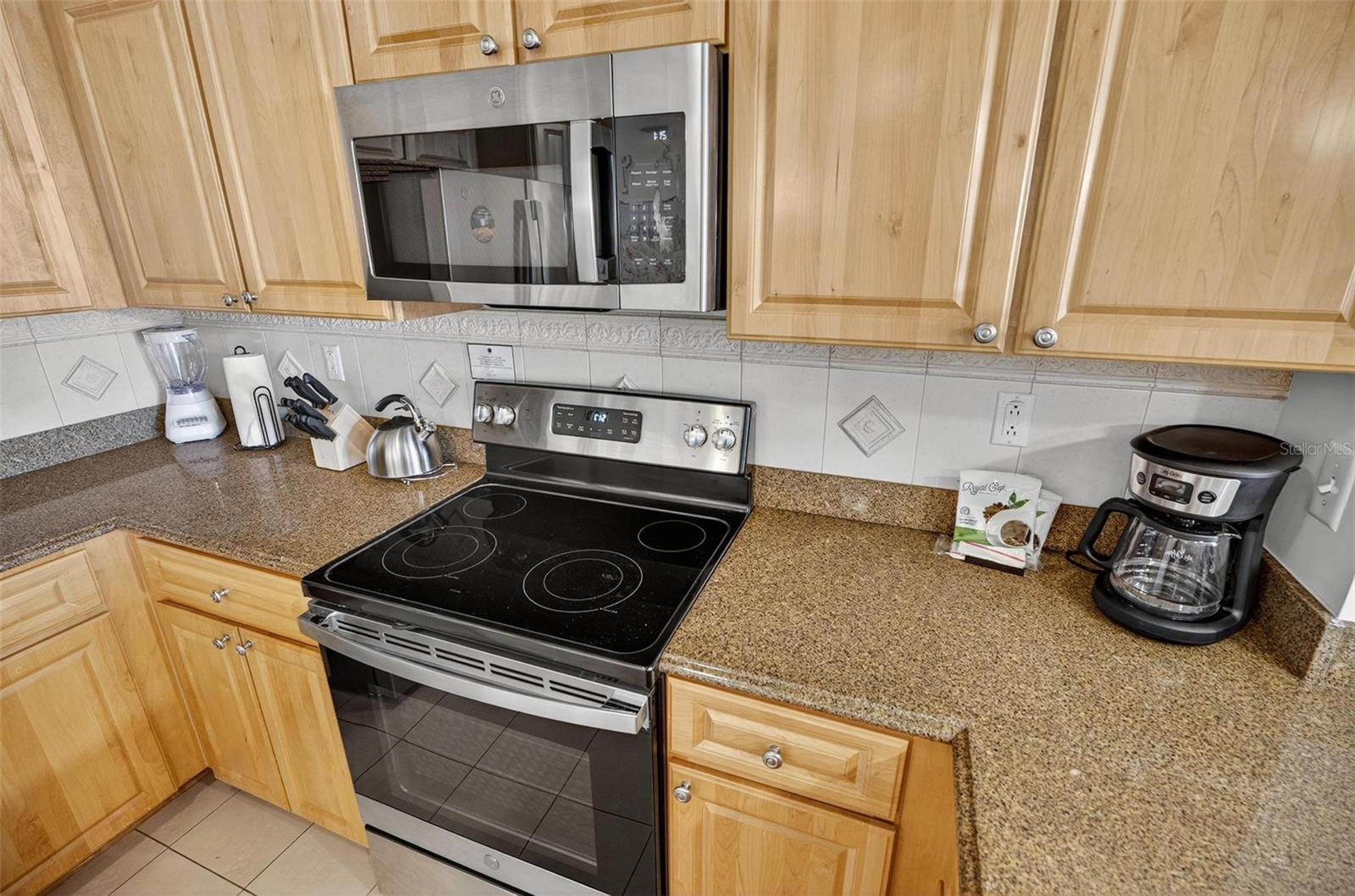 Image 19 of 82 For 200 Ocean Crest Drive 606