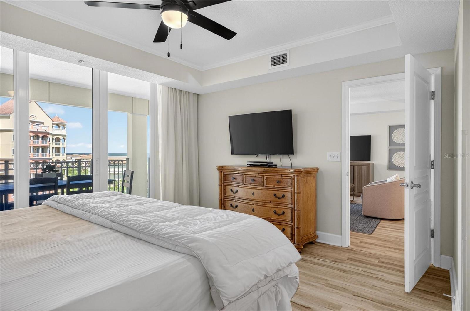 Image 24 of 82 For 200 Ocean Crest Drive 606