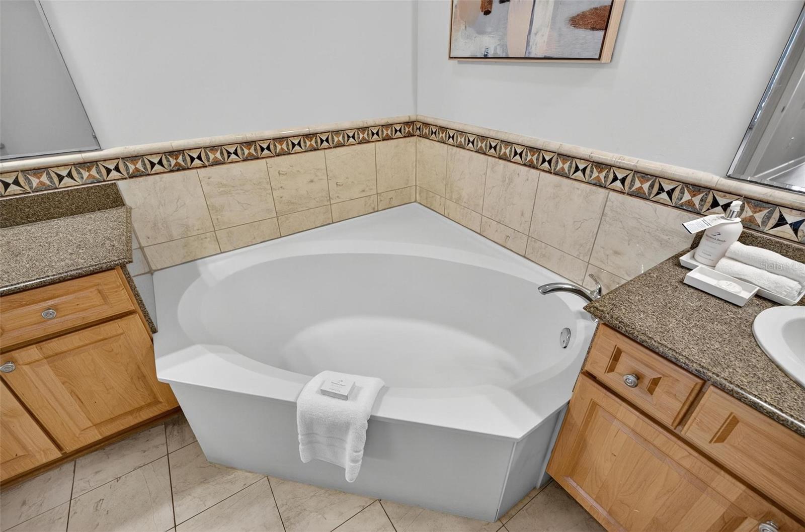 Image 31 of 82 For 200 Ocean Crest Drive 606