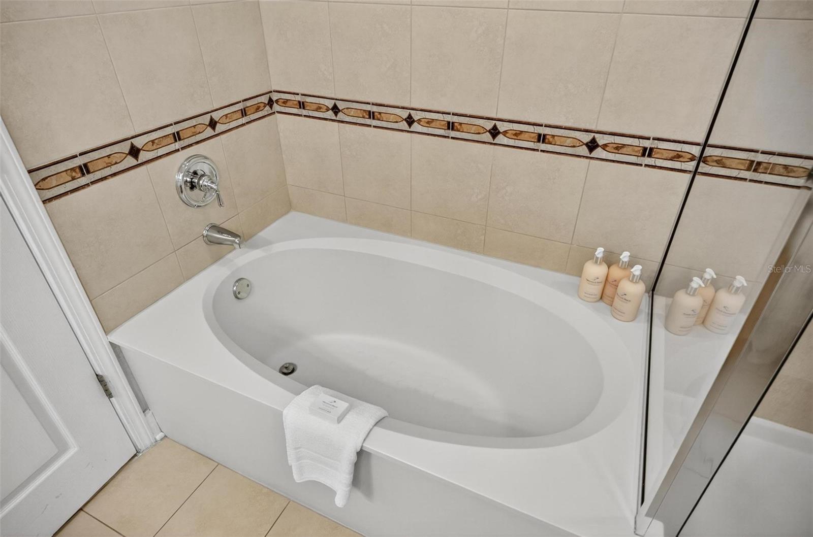 Image 44 of 82 For 200 Ocean Crest Drive 606