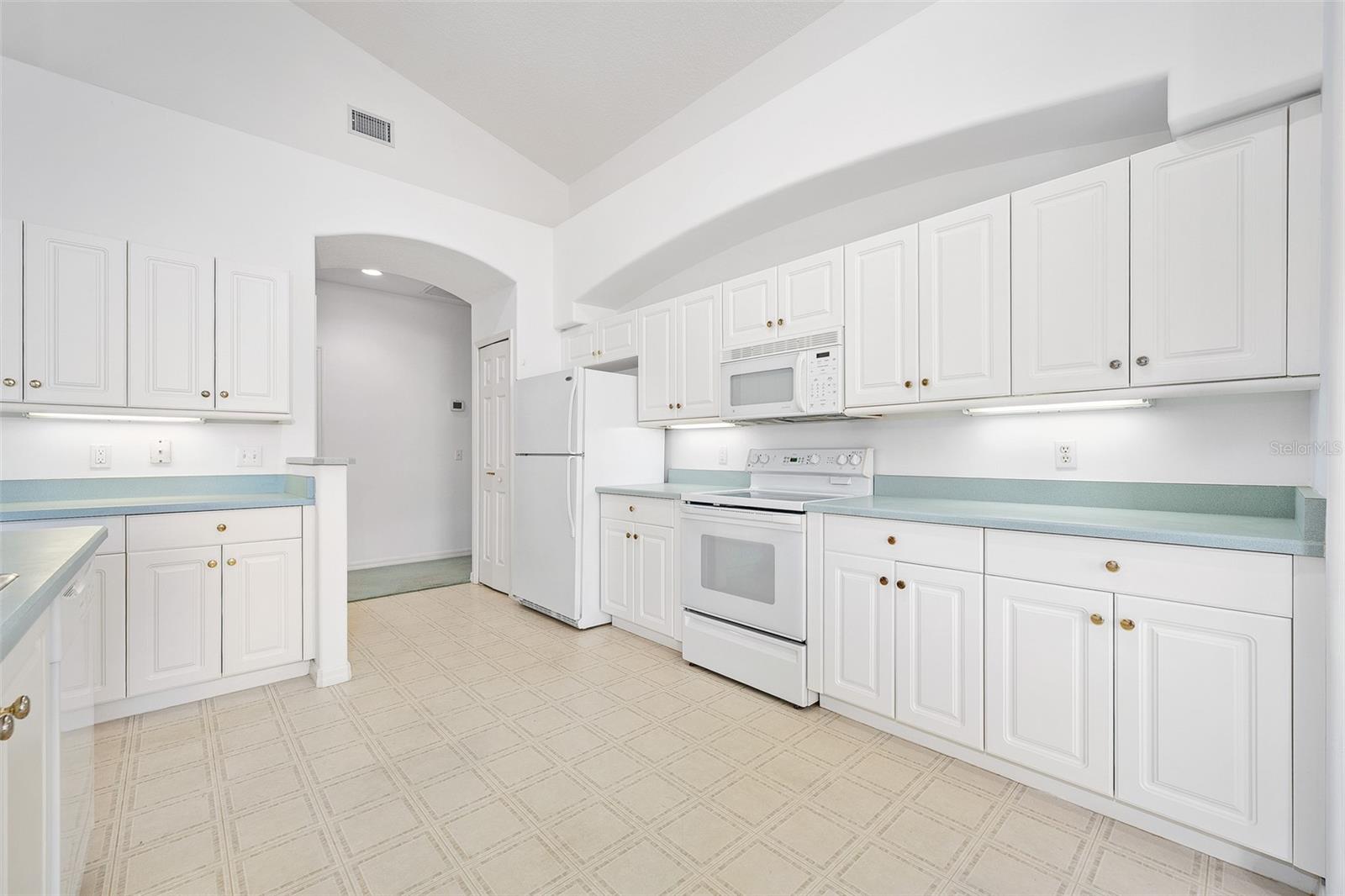 Image 14 of 50 For 965 Countryside West Boulevard