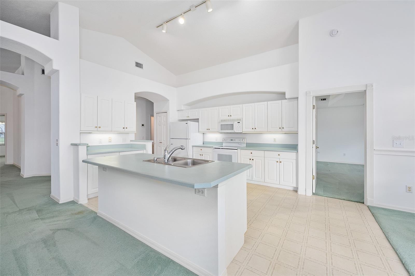 Image 18 of 50 For 965 Countryside West Boulevard